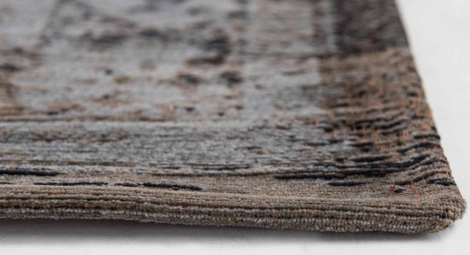 Louis De Poortere rug LX 8257 Fading World Medaillon Grey Ebony side