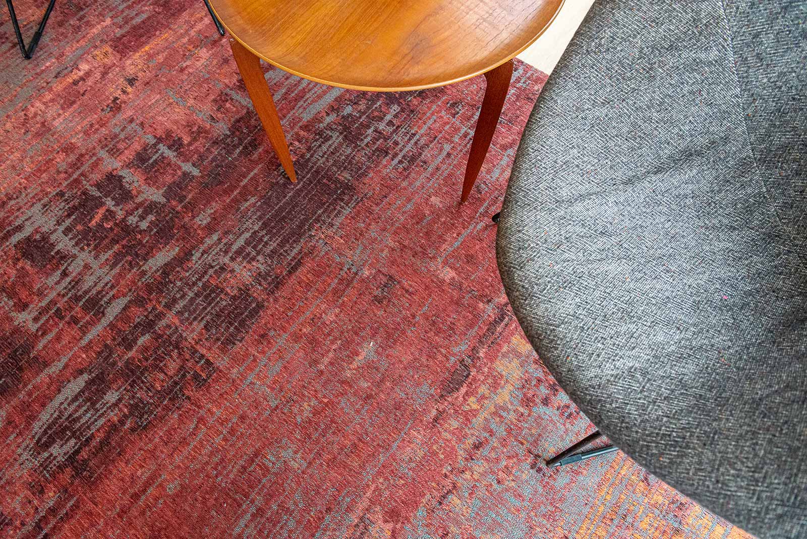 Louis De Poortere rug CA 9125 Atlantic Streaks Nassau Red interior 10