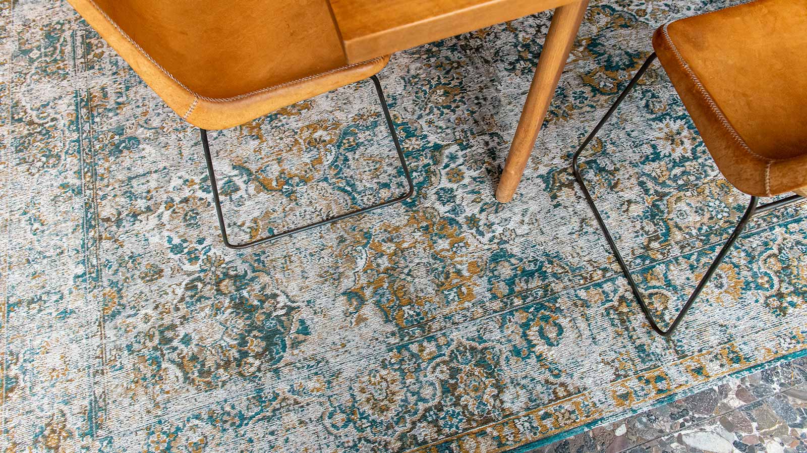 Louis De Poortere rug CA 9127 Antiquarian Bakhtiari Fener interior 12