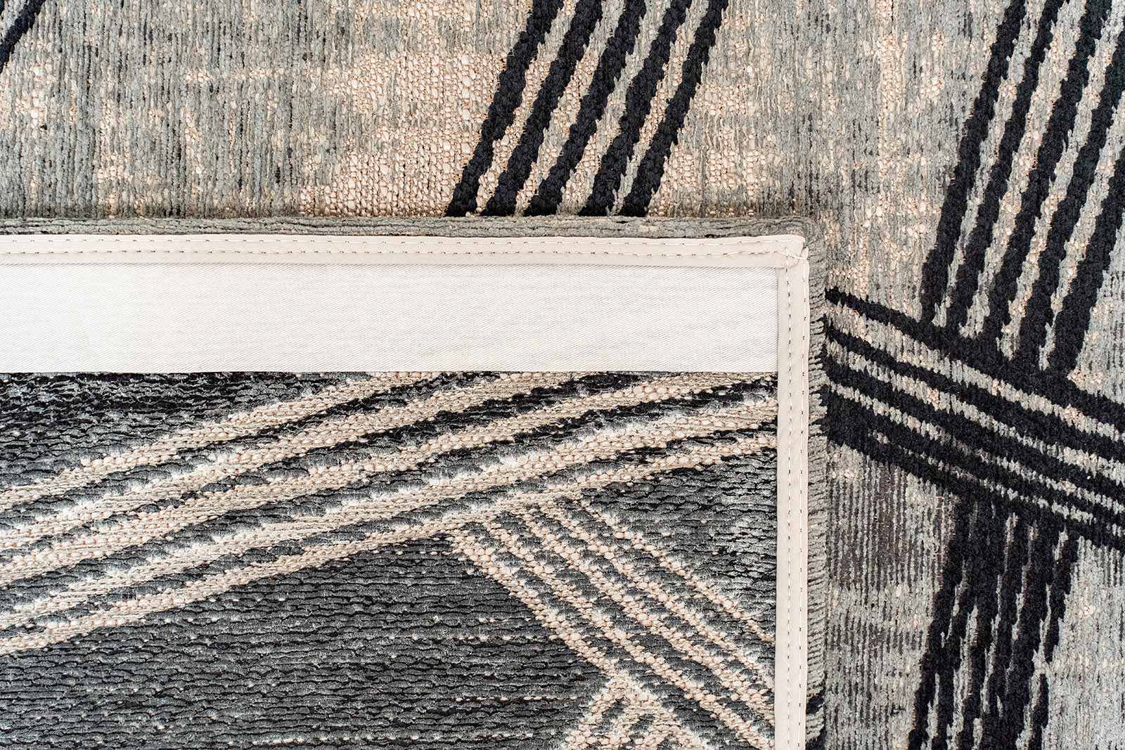 Louis De Poortere rug Meditation 2066 Kanji Darkstreet back